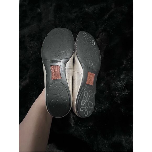 WOMEN'S BORN LEATHER FLATS SLIP ONS ~ 9.5 silver shoes - Picture 5 of 5